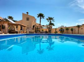 Casa Algezar – hotel z basenem w mieście La Solana