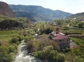 Areni Lodge