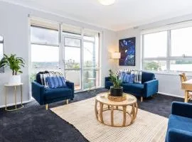 Mosman Views, 2bed, Parking, 15min Walk to Beach