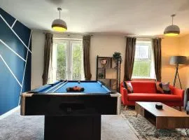 3-Bedroom Home with Pool Table, Garden, Balcony & Parking - Leicester