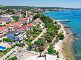 Rooms Malic, hotel din Petrcane