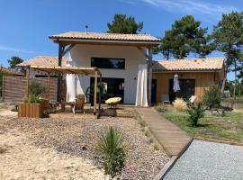 Charmante villa avec studio indépendant, παραθεριστική κατοικία σε Vendays-Montalivet