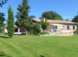 Gîte le Carret, casa rústica em Auzas