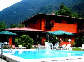 Villa (home B) — Pool — Lake Idro โรงแรมที่มีที่จอดรถในVesta