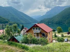 Apartment LAKEVIEW, hotel with parking in Plužine
