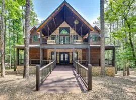 Hot Tub and Forest Views Broken Bow Group Haven!