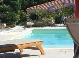 Chambre indépendante avec piscine, hotel em Jarnac