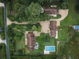 Charmantes Maisons avec spas privatifs au calme Idéal weekend à 2 en famille ou entres amis, villa in Méry-sur-Cher
