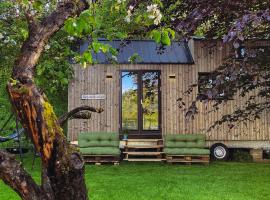 Tiny house - idyllic accommodation, feriebolig ved stranden i Grimstad