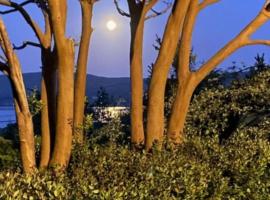 Rodeen self-catering apartment, hotel in Castletownbere