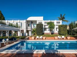 Charming 10 person Villa in Sevilla, holiday rental in Tomares