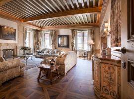 Annecy Historical Center - 160 square meter - 3 bedrooms & 3 bathrooms, hotel in Annecy