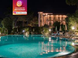 Hotel Villa Elsa: Marina di Massa'da bir otel