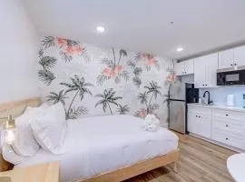 In Living Coral Studio Apartment