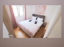 Two bedroom apartment Bambi, hotel in Vir