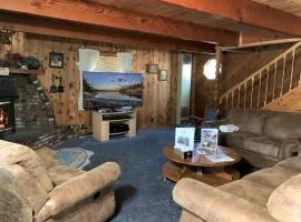 Mountain Bliss - Semi-secluded woodsy quiet cabinm, covered deck with a porch swing!