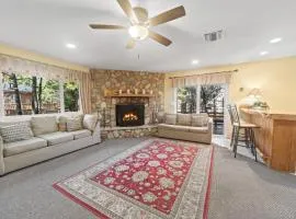 Irie's Retreat - Perfect location for multi-generational groups! Sauna, hot tub, Jungle gym!