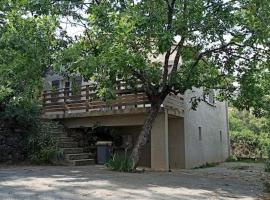 Maison la Châtaigne, feriebolig i Chassiers