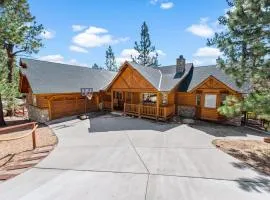 Kubo Del Sol - DREAM LOCATION WITH HOT TUB! Beautiful, light and bright log cabin!