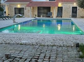 Casa do Sol, готель з басейнами у місті Vimieiro