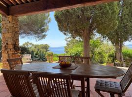 Les Stoechades, cabaña o casa de campo en Rayol-Canadel-sur-Mer