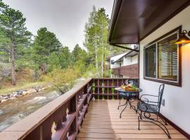 Estes Park Condo Rental Balcony with River Views!, hotel Estes Parkban