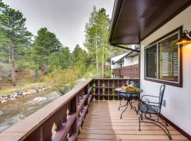 Estes Park Condo Rental Balcony with River Views!, căn hộ chung cư cao cấp ở Estes Park