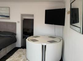 Beautiful studio apartment, пляжне помешкання для відпустки у місті Пембрукшір