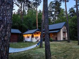 Kajaki wino i śpiew - domek z sauną w otoczeniu lasów i sąsiedztwie zalewu, casa per le vacanze a Zakrzówek Szlachecki