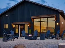 Ridgeline Retreat - beautiful getaway with views