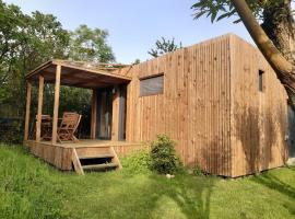 Studio en bois à 20mn du Puy du Fou avec grand jardin, מלון עם חניה בSaint-Mesmin