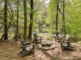 Scenic Pocono Pines Apartment with Fire Pit!, holiday rental in Pocono Pines