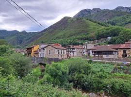 Casa Rural El Puente de Agues, country house in Soto De Agues