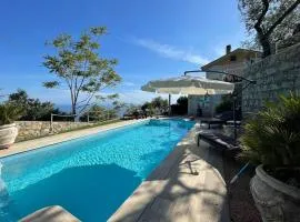 Sea South front property1/2acre.Gardens pool hydro