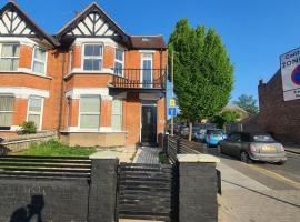 Marble House, holiday rental in Edgware
