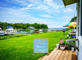 Premier Waterfront Cottage 2, hotel perto de Long Island Railroad, Riverhead