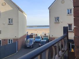 Shoreline Seaside Holiday Home Aberavon beach, hotel with parking in Port Talbot