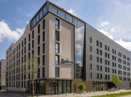 Radisson Hotel & Suites Zurich، فندق في أوبفيكون