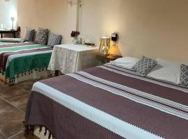 Bungalow La Media Luna Brisas de Zicatela、Brisas de Zicatelaのホテル