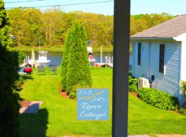 Waterfront Cottage 4, hotel with parking in Riverhead
