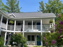 M22 Inn Glen Arbor