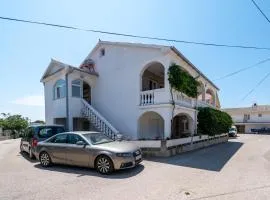 Apartments with a parking space Povljana, Pag - 21318