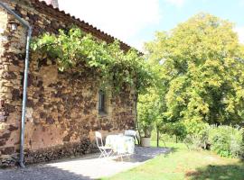 Gîte Mazeyrolles, 3 pièces, 4 personnes - FR-1-616-165, hotel in Mazeyrolles