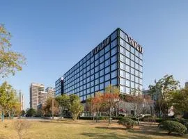 voco Hefei Binhu by IHG