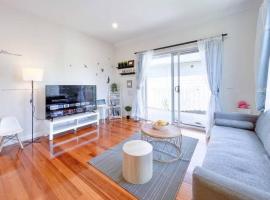 Cozy 4B3B home w parking WIFI @Clayton, apartament din Clayton North