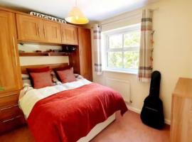 1 small double room in a cul de sac classy area in a shared house, location de vacances à Bristol