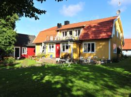 STF Hagaby/Lantgården Hostel, country house di Löttorp