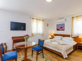 Apartments & Rooms V&M