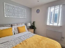 Private Garden Studio near London free Freeparking