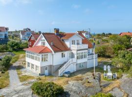 Lägenhet med havsutsikt & uteplats i vårt hus på Käringön, hotel v destinaci Käringön